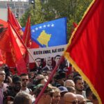 AP: Veteranët protestuan kundër gjykatës së mbështetur nga BE që ndjek penalisht ish-luftëtarët