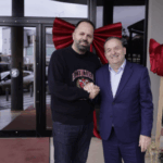 Reçica takohet me biznesmenin nga mërgata: Historia e tij, frymëzim për ata që besojnë në fuqinë e investimeve të mërgatës