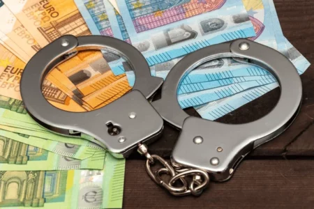 Arrestohet i dyshuari për shpërlarje parash dhe mashtrim bankar Kosovë-Suedi