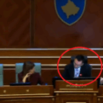 “D.m.th Branislavi qitu tash djeget”, Dimal Basha harron mikrofonin ndez – rrëshqet me gjuhën