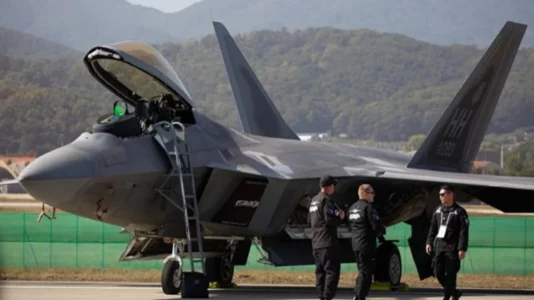 Arrijnë në Izrael aeroplanët e ‘padukshëm’ amerikanë F‑22