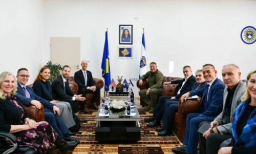 FBI sjell agjent special dhe analist të inteligjencës në Kosovë, do të bashkëpunojnë me Policinë