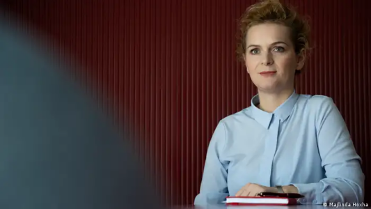 Flutura Kusari reagon ndaj sjelljes së Gazmend Muhaxhirit me gazetaren: E papranueshme dhe e rrezikshme për lirinë e medias