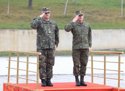 Jashari takon Kingjin, flasin për thellimin e bashkëpunimit me ushtrinë e Shqipërisë