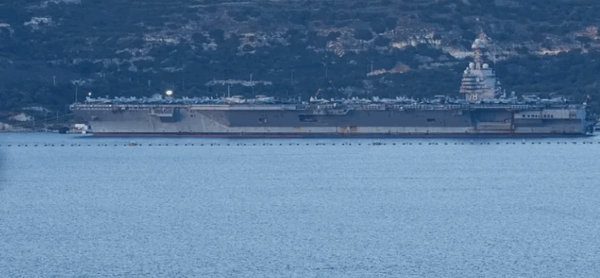 Aeroplanmbajtësja më e madhe në botë USS Gerald R Ford mbërrin në Kretë