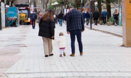 Prindërit në Shqipëri rikthejnë emrat shqiptarë për fëmijët, këta kryesojnë