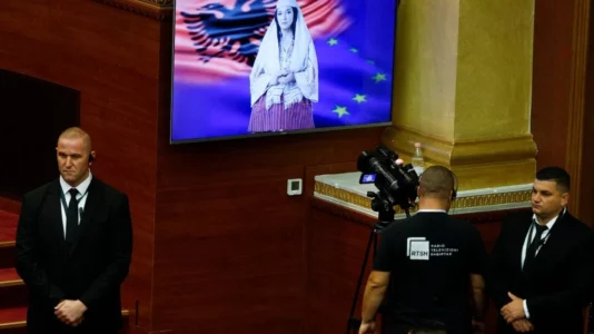 Parashqevi Simaku e ashpër pas deklaratave të rënda për të: Të ulëta, nuk kanë asnjë lidhje me realitetin