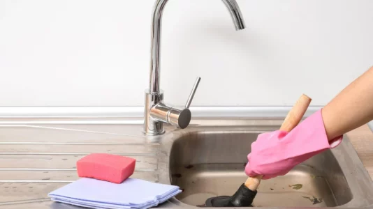 Ky produkt i zakonshëm kozmetik zhbllokon gypin e lavamanit për vetëm pak minuta