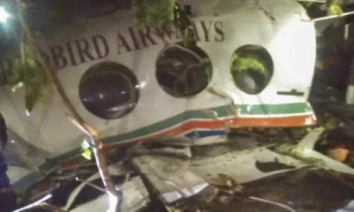 Rrëzohet avioni mjekësor në Indi,  7 anëtarët e bordit të zhdukur