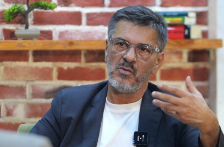 Ismet Kryeziu: Presidentja Osmani ka dalë nga roli i saj, duke mbështetur VV’në