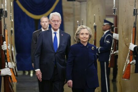 Bill dhe Hillary Clinton pranojnë të dëshmojnë për Epsteinin