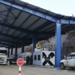 Kolona të gjata në kufi për të dalë nga Kosova, pritje deri në 90 minuta
