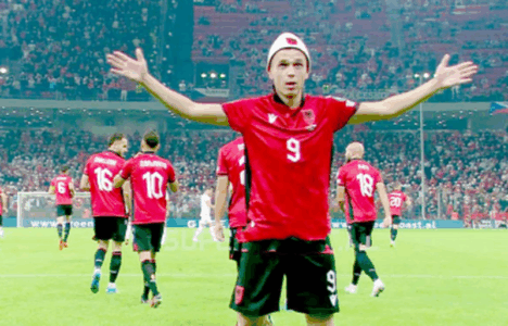 Asani i shpëton luftës – Lojtari i Kombëtares shqiptare është transportuar jashtë kufijve