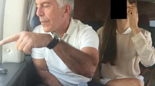 Mijëra dokumente të Epstein u larguan pas identifikimit të viktimave