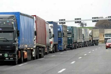 Temperaturat e larta, ndalohet qarkullimi i automjeteve të rënda nga ora 11:00 deri në 17:00