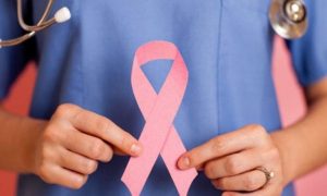 Rreziku ndaj kancerit të gjirit: Këto janë 10 shenjat që nuk duhet t’i injoroni!
