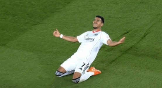 Befasi në “Camp Nou”, Frankfurti shënon golin e epërsisë