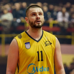 E rëndë: Dardan Berishës i çahet koka nga publiku në Prizren