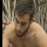 Nëse e shihni këtë person, lajmërojeni Policinë: Dyshohet për blerje, shitje dhe kultimvim të narkotikëve