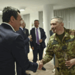 Kurti e lë pak karrigen e Zyrës së Kryeministrit: Merr pjesë në pritjen lamtumirëse të Barduanit, prezent edhe ambasadorët e Quint