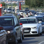 Nisin pritjet nëpër pikat kufitare për të hyrë në Kosovë, deri mbi 1 orë te Dheu i Bardhë