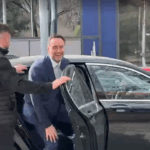 Konjufca del nga Qeveria, i injoron pyetjet e gazetarëve “a keni emër për president”, “a jeni kandidat”