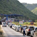 Kolona të gjata në kufijë, pritje deri në 2 orë tek Dheu i Bardhë, mbi 1 orë e 30 minuta në Glloboqicë