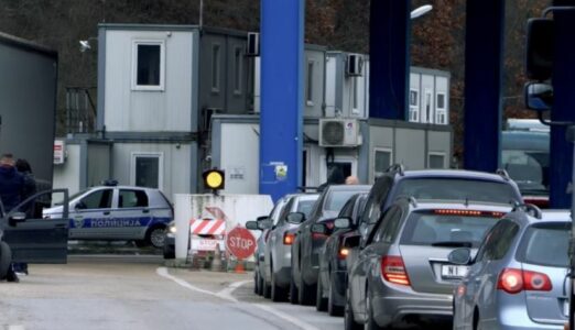 Eksperti i sigurisë: Arrestimet në Serbi janë mesazh politik, mbyllja e kufirit do të dëmtonte Kosovën