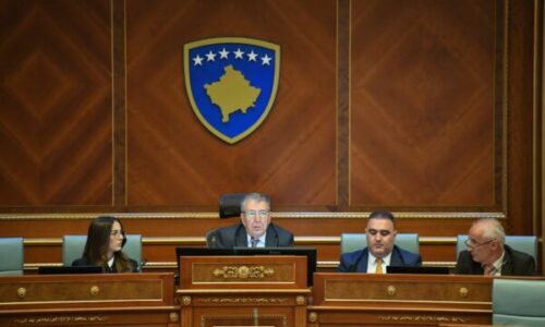 PDK, LDK e AAK i kërkojnë VV-së të respektojë aktgjykimin e Kushtetueses