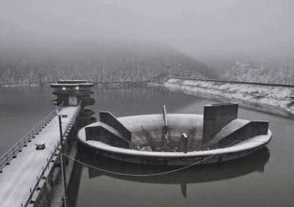 Rritet niveli i ujit në liqenet Batllavë dhe Badoc pas reshjeve të fundit