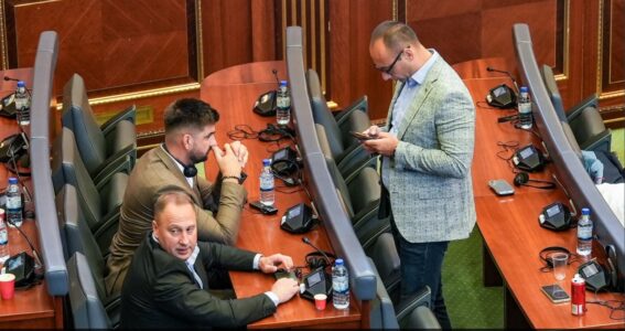 Lista Serbe raportohet që s’ka votë “PRO”, ndryshimet kushtetuese për votimin e presidentit s’pritet të kalojnë