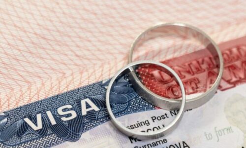 Ambasada e SHBA-së paralajmëron shqiptarët: Mashtrimi me anë të martesës, krim federal