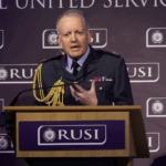 Shefi i Forcave Ajrore: Mbretëria e Bashkuar duhet të jetë e gatshme për luftë