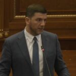 Krasniqi: S’do të lejojmë të kalojë mentaliteti autoritar dhe diktati i Kurtit në Kuvend