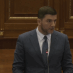 Memli Krasniqi takon studentët në Prizren: Me Shaqën, ky qytet po krijon mundësi që të rinjtë ta ndërtojnë të ardhmen këtu
