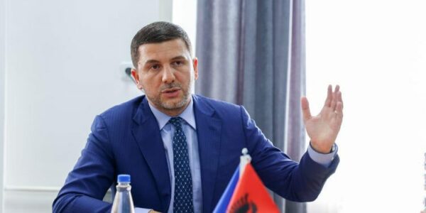 Krasniqi: Kryeneçësia e Kurtit po e çon Kosovën drejt humnerës – vendi pa institucione, pa miq e pa busull