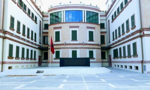 U denoncua nga ish-bashkëjetuesi, ndalohet nga policia drejtoresha e Ministrisë së Brendshme në Shqipëri