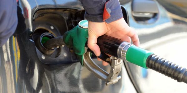 Bie çmimi i naftës pas sulmit të SHBA’së në Venezuelë