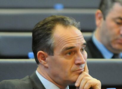Hasani: Limaj të vijë tek PDK-ja dhe ta kërkojë mbështjetjen