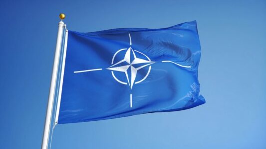 NATO për dronët e Kosovës: Çdo aktivitet ajror duhet të koordinohet me KFOR-in