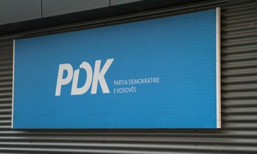 PDK dorëzon listën në KQZ: 33 kandidatë për kryetarë komunash, 36 lista për Kuvende Komunale dhe 878 kandidatë për asamble