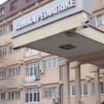 Grushta e shkelma: Publikohen pamjet e rrahjes mes dy kirurgëve në QKUK (VIDEO)