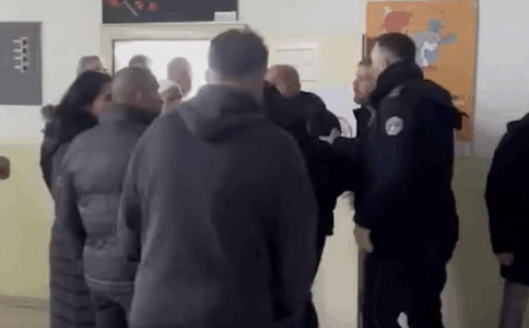 Përleshje mes votuesve në Zhegër, ndërhyn Policia (VIDEO)