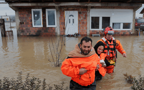The Guardian shkruan për përmbytjet në Kosovë: Bllokuan njerëzit nëpër shtëpi dhe ndërprenë furnizimin me ujë