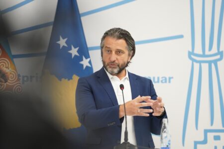 Rama thirrje për konfiskimin e armëve: Për keqardhje që qytetarët s’kanë qeveri funksionale