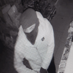 Nëse e shihni këtë person, lajmërojeni Policinë