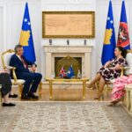 Ambasadori britanik: Ngërçi politik rrezikon të ardhmen e Kosovës, partitë politike ta kenë vendin mbi interesat partiake