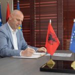 Faqja e VV’së “Me Kryeministrin” përkrah Ramiz Lladrovcin