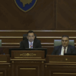 “Kam kënaqësinë të prezantojë Nenad Rashiq” – Kështu e prezantoi kryeparlamentari Basha, Rashiqin para deputetëve