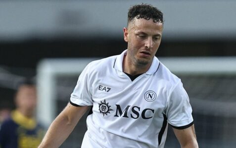 Nuk e ka vazhduar ende kontratën me Napolin, dy skuadra turke futën në garë për Amir Rrahmanin